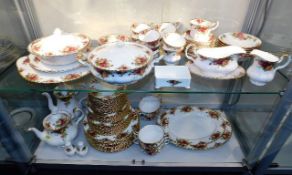 Approx. 93 pieces of Royal Albert Country Roses di