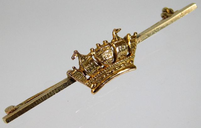 A 9ct gold Royal Naval sweetheart brooch 3.2g