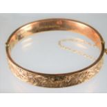A 9ct rose gold bangle with chased decor 11.2g