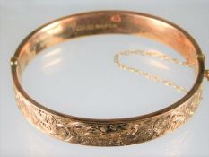 A 9ct rose gold bangle with chased decor 11.2g