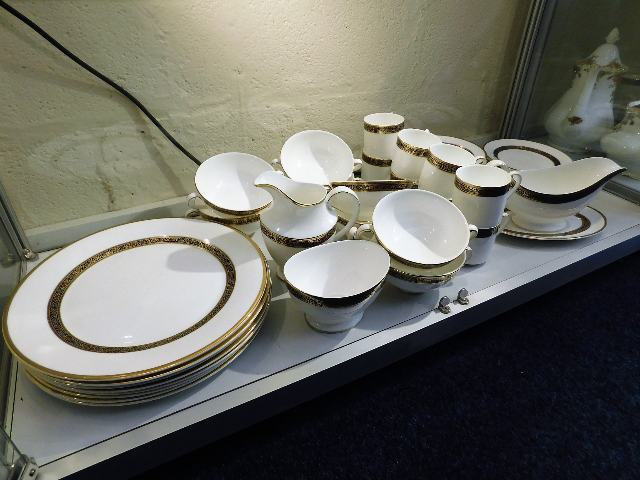 A forty piece Royal Doulton "Harlow" porcelain din