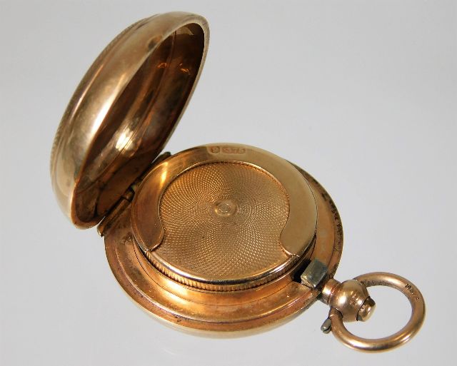 A 9ct gold sovereign holder with machined decor ma