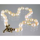 A lustrous cultured pearl bracelet with yellow met