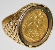 A 9ct gold half sovereign ring 8.3g size P/Q
