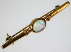 A yellow metal brooch with opal stone 2.2g