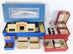 A quantity of Dublo Hornby model railway items, al