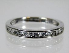 An 18ct white gold ring set with approx. 0.28ct di