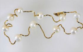 A 14ct gold necklace 12.3g with 9mm pearls