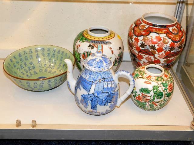 A quantity of Oriental & Chinese porcelain items