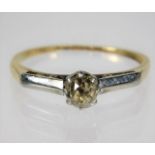 A yellow metal antique ring set with old cut diamo