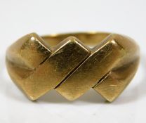 A 9ct gold signet ring approx. 4.1g, split to shoulder, size W