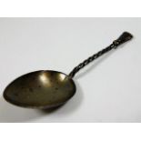 A small hallmarked silver caddy spoon approx. 5.3g