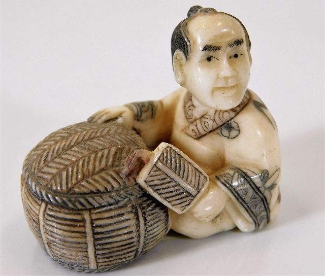 An early 20thC. Japanese ivory netsuke