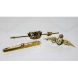 A 14ct gold sweetheart brooch set with pearl, a 9c