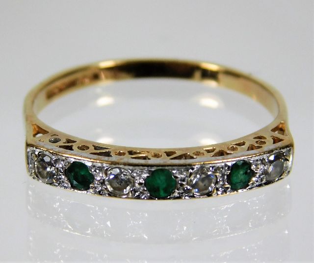 A 9ct gold emerald & diamond ring 1.8g size P