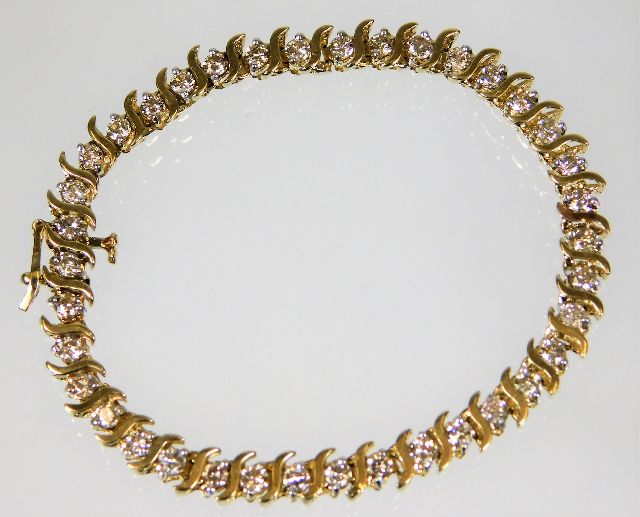 A 10ct gold bracelet with approx. 2.6ct diamonds 8