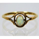 An 18ct gold ring set with opal 1.5g