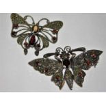 Twp decorative silver moth brooches 25.5g