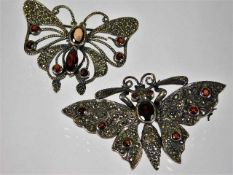 Twp decorative silver moth brooches 25.5g