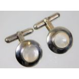 A pair of silver & mother of pearl cufflinks 8.6g