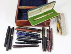 A boxed quantity of mixed fountain pens