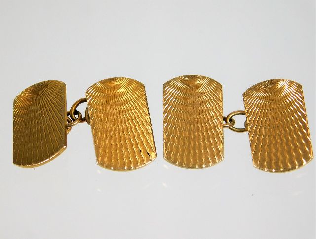 A pair of 9ct gold cufflinks 6.7g