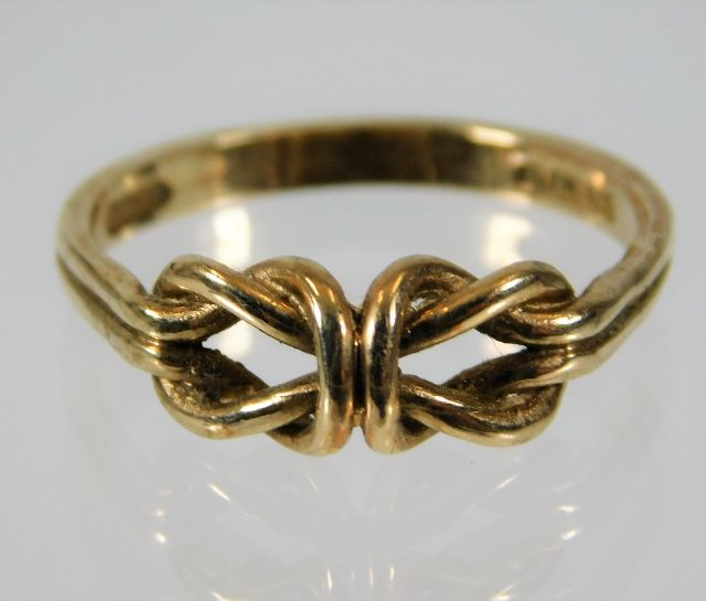 A 9ct gold knot ring 2.5g size O/P