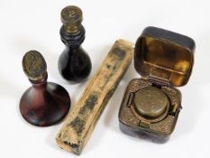 A Victorian travelling inkwell, a wax & two seals
