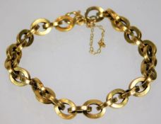 An 18ct gold link bracelet 9.9g