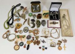 A quantity of costume jewellery items including so