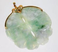 A 14ct gold mounted jade pendant 26.1g