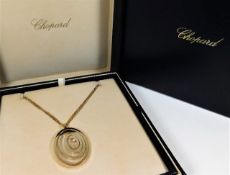 A boxed 18ct gold Chopard "Happy Diamonds" pendant