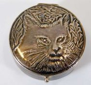 A small sterling silver pill box with cat decor 2i
