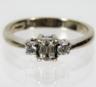 An 18ct white gold ring set with approx. 0.3ct dia