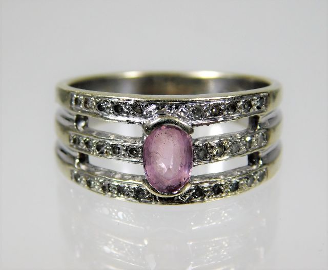 A 9ct white gold ring set with approx. 0.3ct diamond & pink sapphire 4.7g size Q