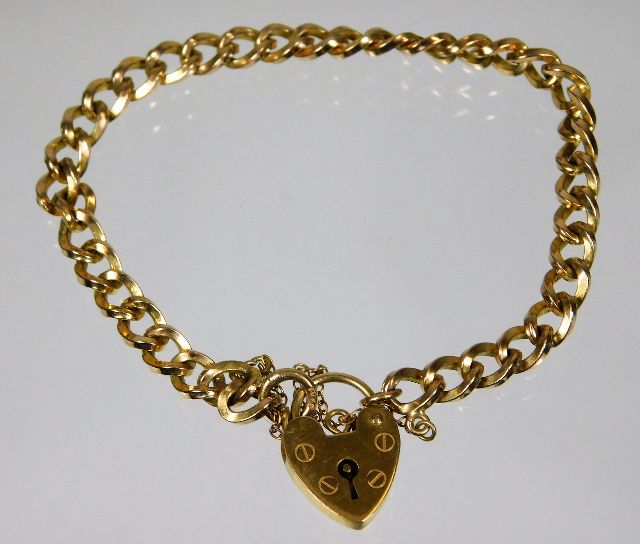 A 9ct gold bracelet with padlock clasp 12.9g