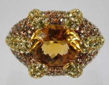 An 18ct gold cocktail ring set with citrine 11,3g