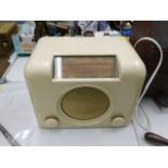 A cream bakelite Bush radio D.A.C 90A