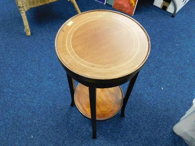 A small mahogany Edwardian plant stand