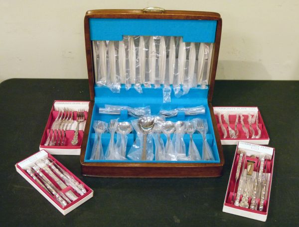 1960's period textured stainless steel canteen of cutlery, cased, together with a quantity of Oneida