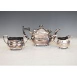Elizabeth II silver three piece tea set, Sheffield 1967/1968, 36oz approx gross Condition:
