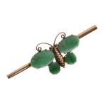 Yellow metal jade set butterfly bar brooch, stamped 14k, 4.5g approx gross Condition: