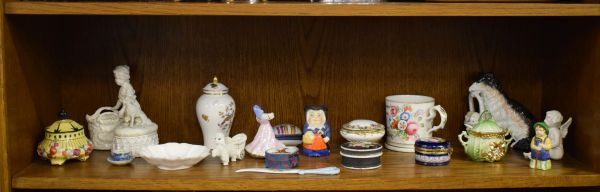 Collection of decorative ceramics Condition: