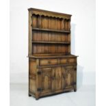 Good quality small reproduction oak dresser the plate rack fitted two shelves, the base fitted two