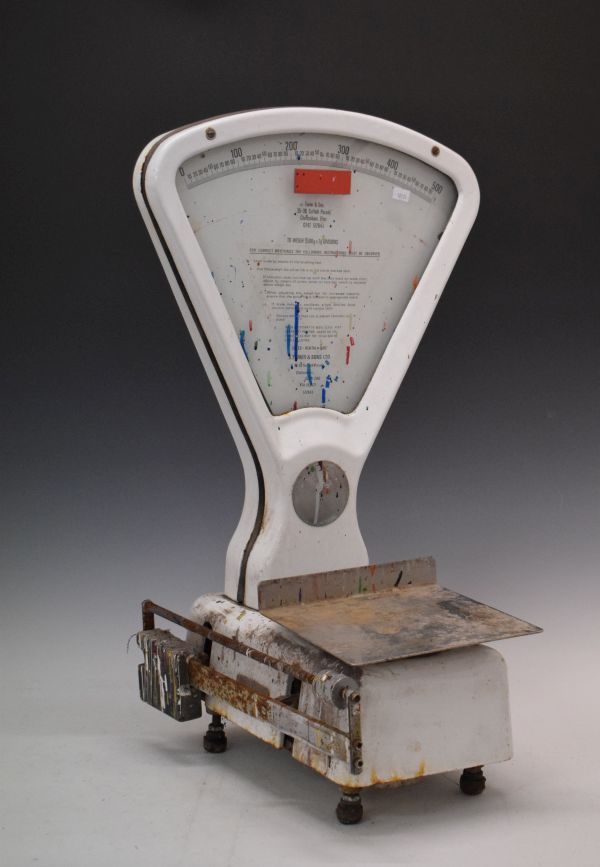 Set of vintage Turier & Sons counter top scales Condition: