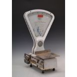 Set of vintage Turier & Sons counter top scales Condition: