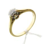 18ct gold solitaire diamond ring, size M Condition: