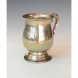 George V silver baluster shaped tankard having an acanthus scroll handle and standing on a