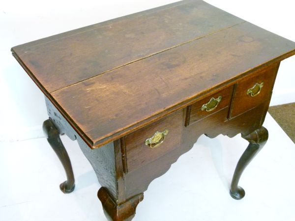 18th Century oak lowboy fitted three drawers having a shaped apron below and standing on cabriole - Image 2 of 9