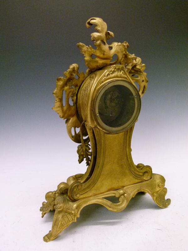 Early 20th Century French gilt spelter cased mantel clock, the rococo style case having allover - Image 5 of 6